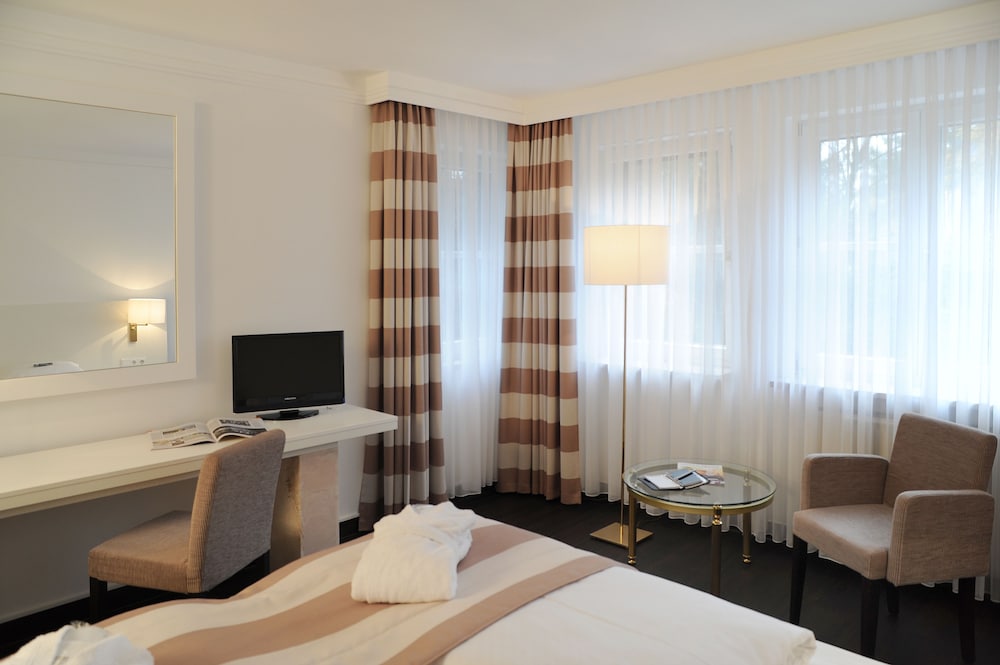 Junior Suite, 1 King Bed - Photo 2