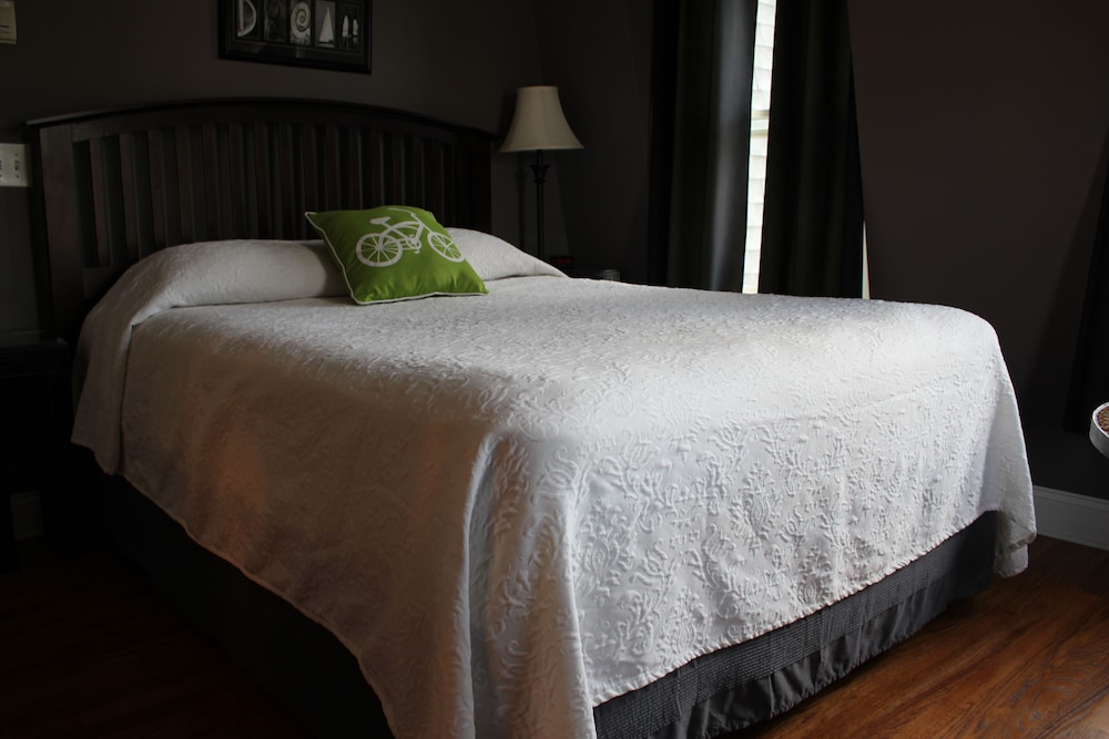 Classic Double Room, 1 Queen Bed, Jetted Tub photo 2