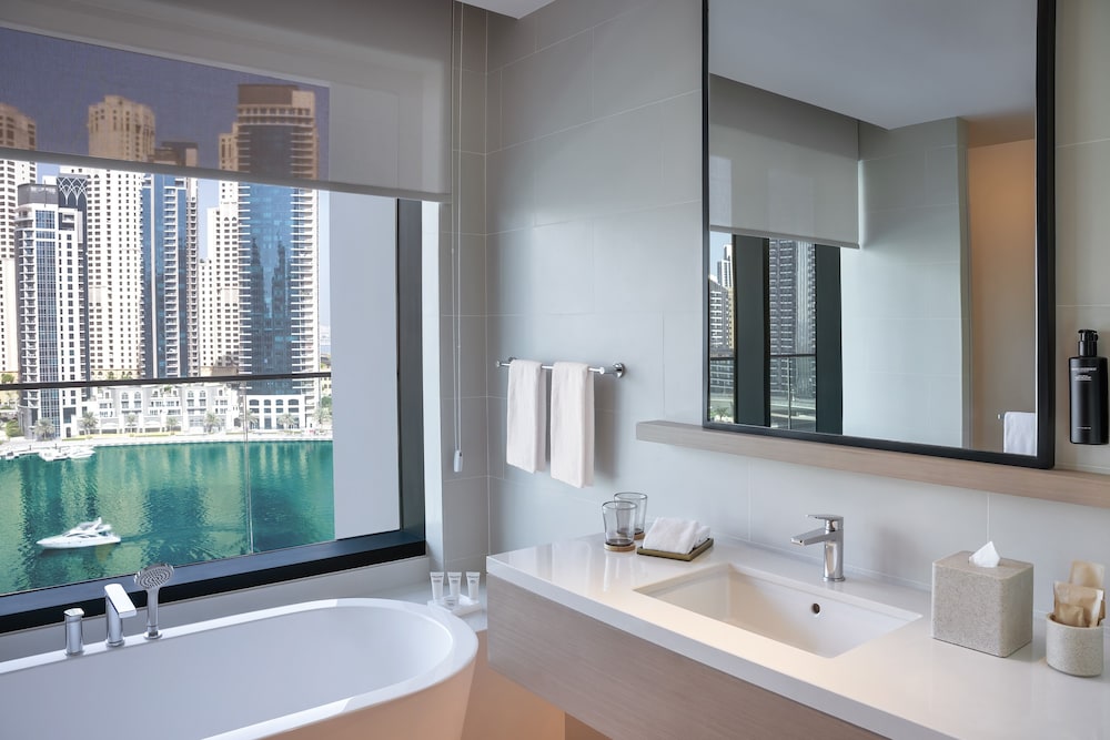 Deluxe Suite, Marina View photo 3
