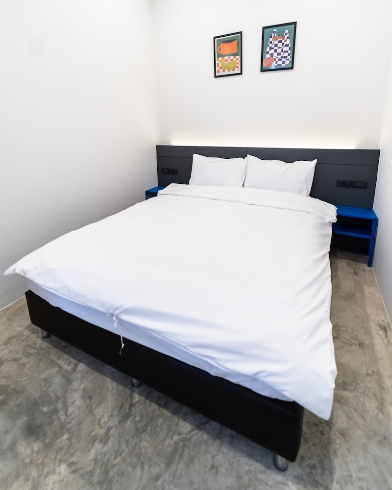 Double Room with Shared Bathroom photo 2