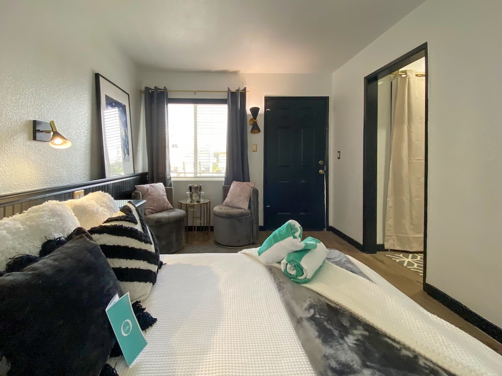 Rm 04 | The Audrey Room photo 1