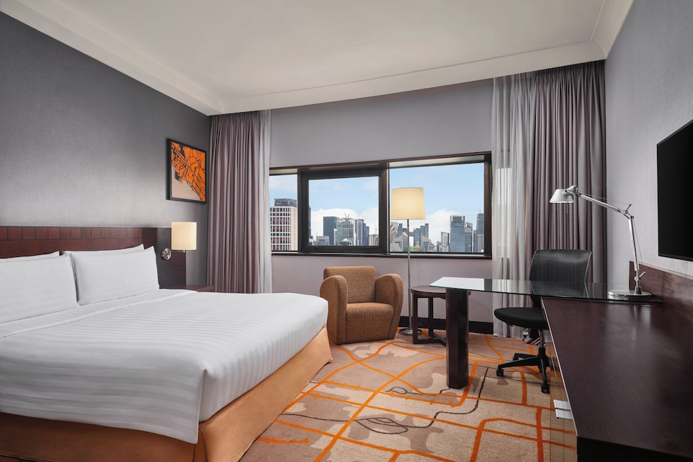 Standard Room, 1 Queen Bed, Club Lounge Access, City View photo 3