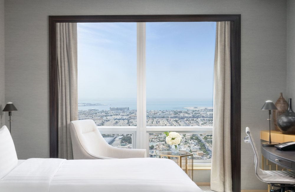 Deluxe Room, 1 King Bed, Sea View - Photo 3