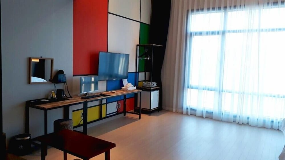 Royal Room, Ocean View - Photo 3