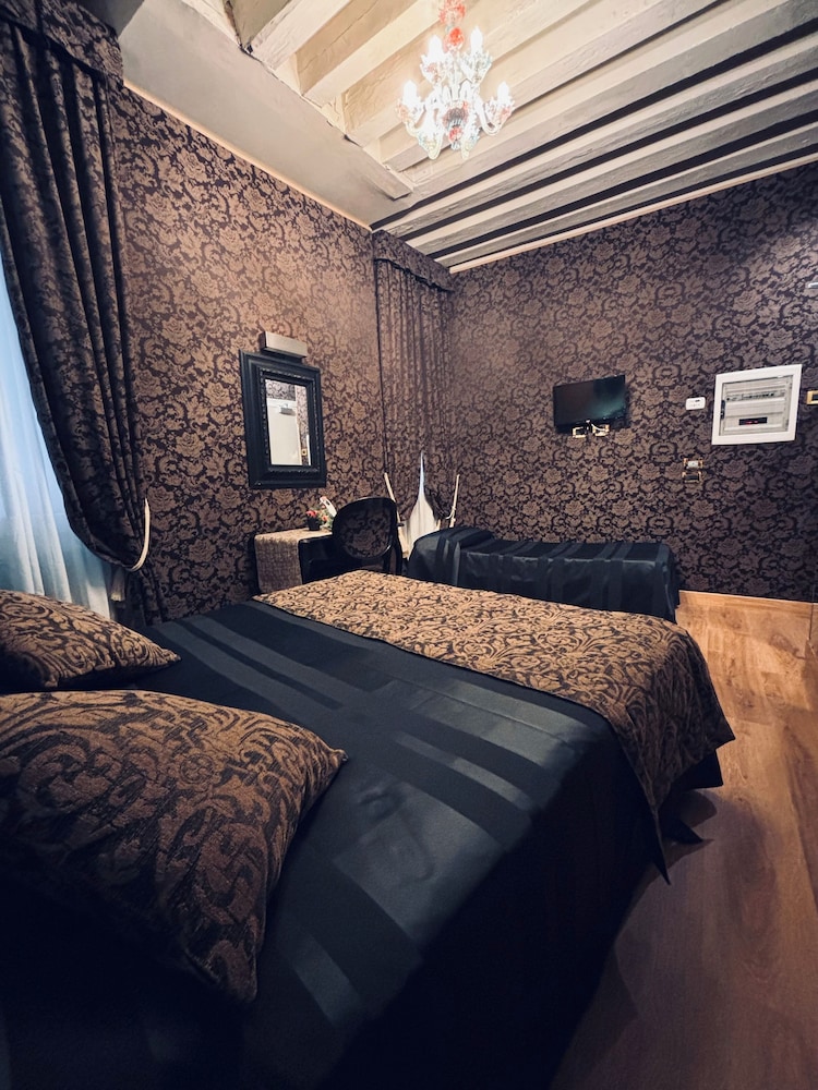 Superior Quadruple Room photo 3