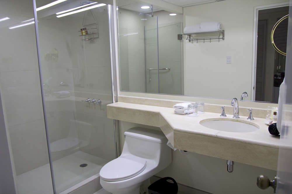 Deluxe Room, 1 King Bed, Balcony - Photo 7