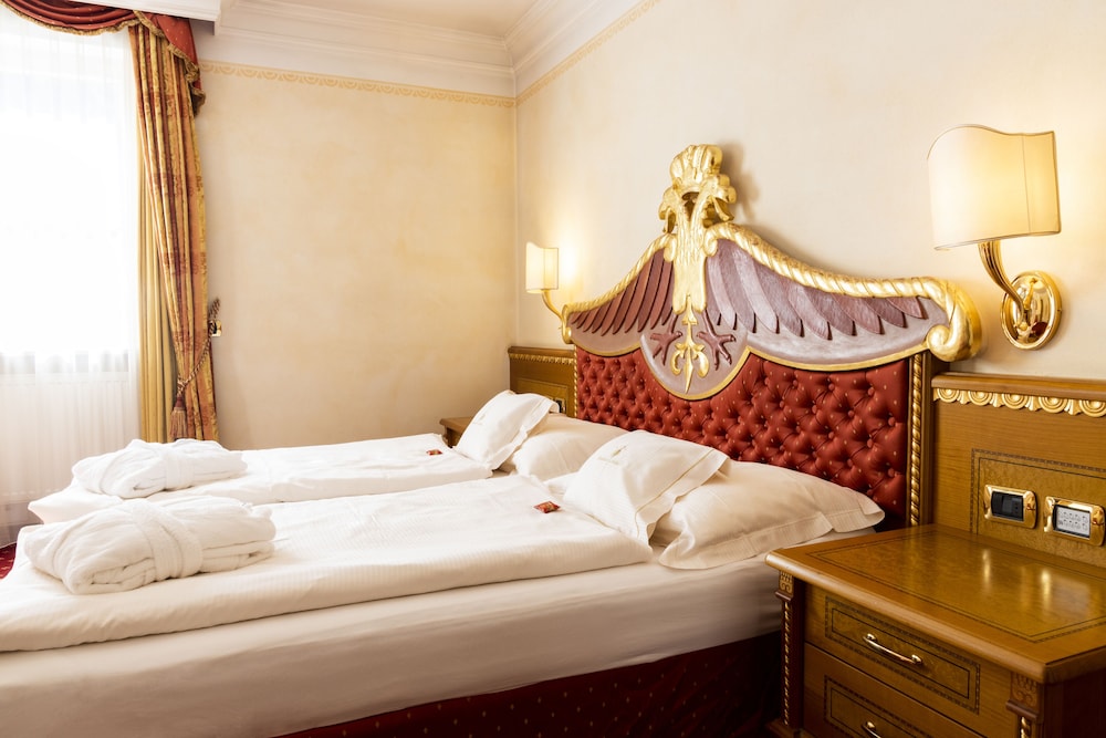 Deluxe Double Room, 1 Bedroom, Refrigerator photo 1