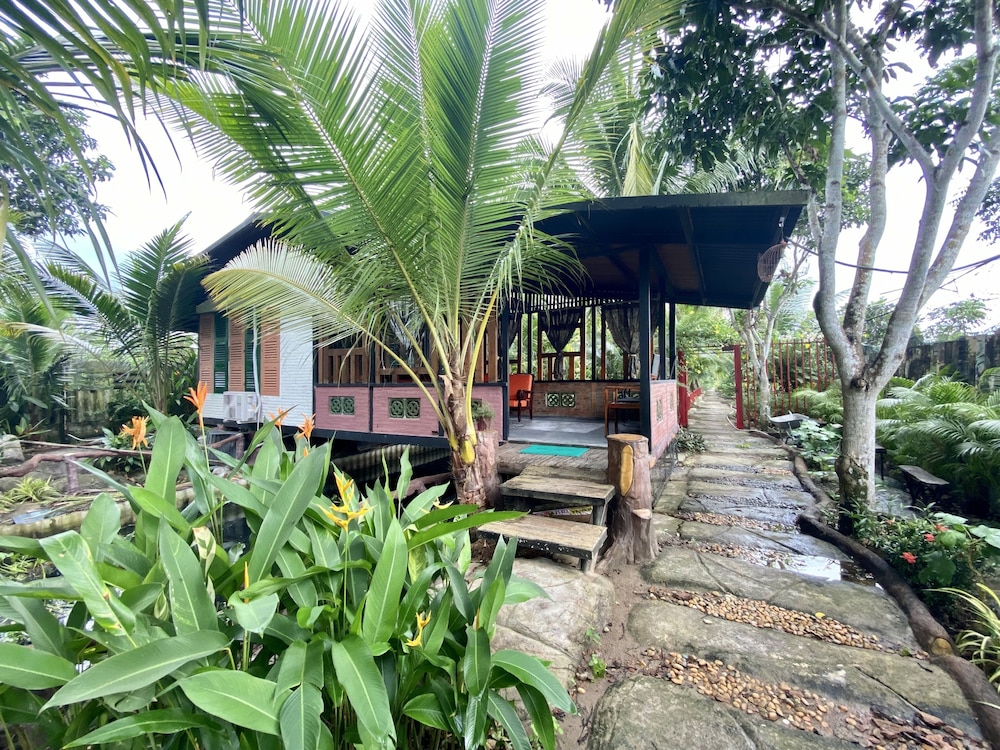 Family Bungalow, 2 Queen Beds, Garden View photo 2