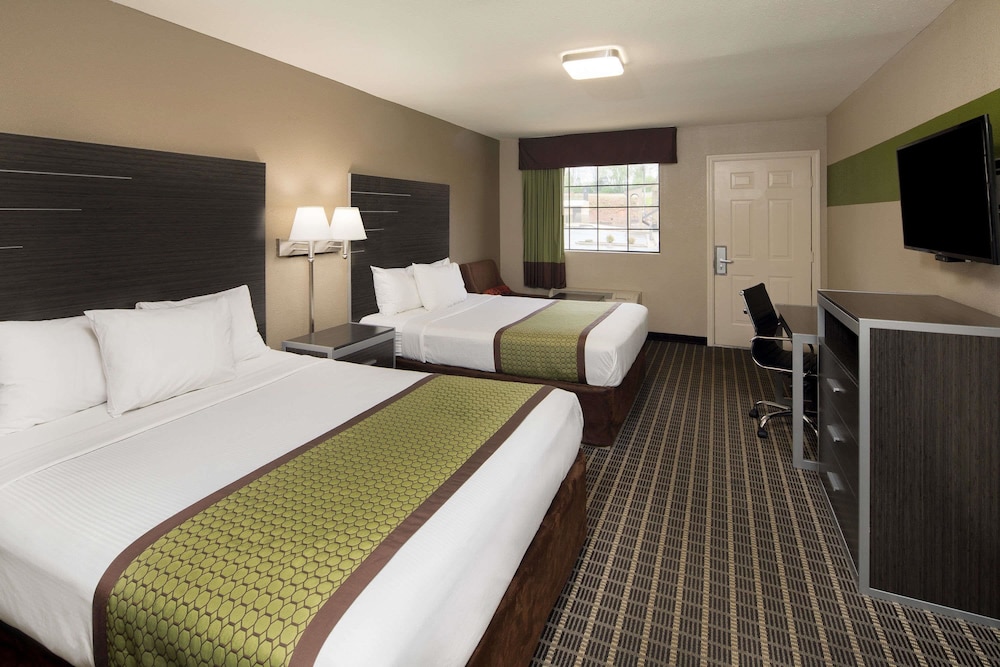 Standard Room, 2 Queen Beds, Non Smoking - Photo 1