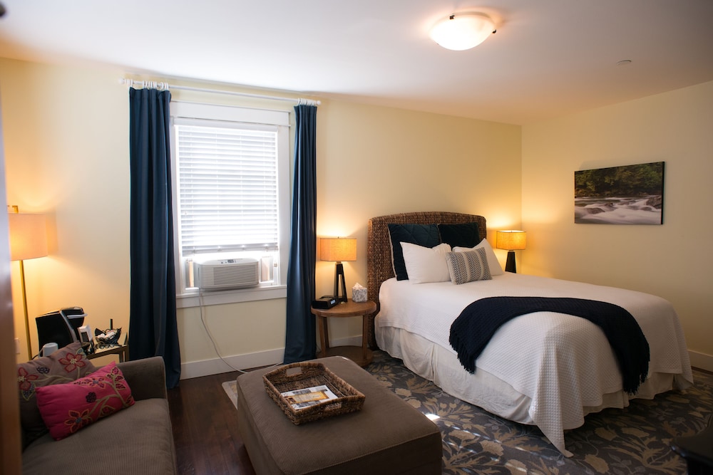 Raging River Suite photo 3