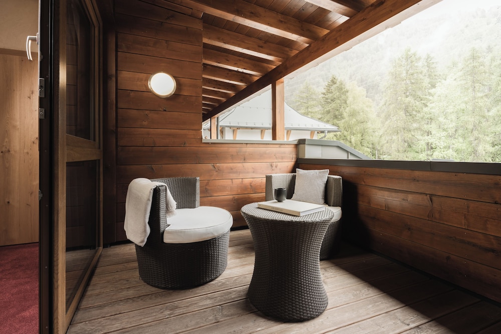 Deluxe Double Room, Balcony, Mountain View photo 3