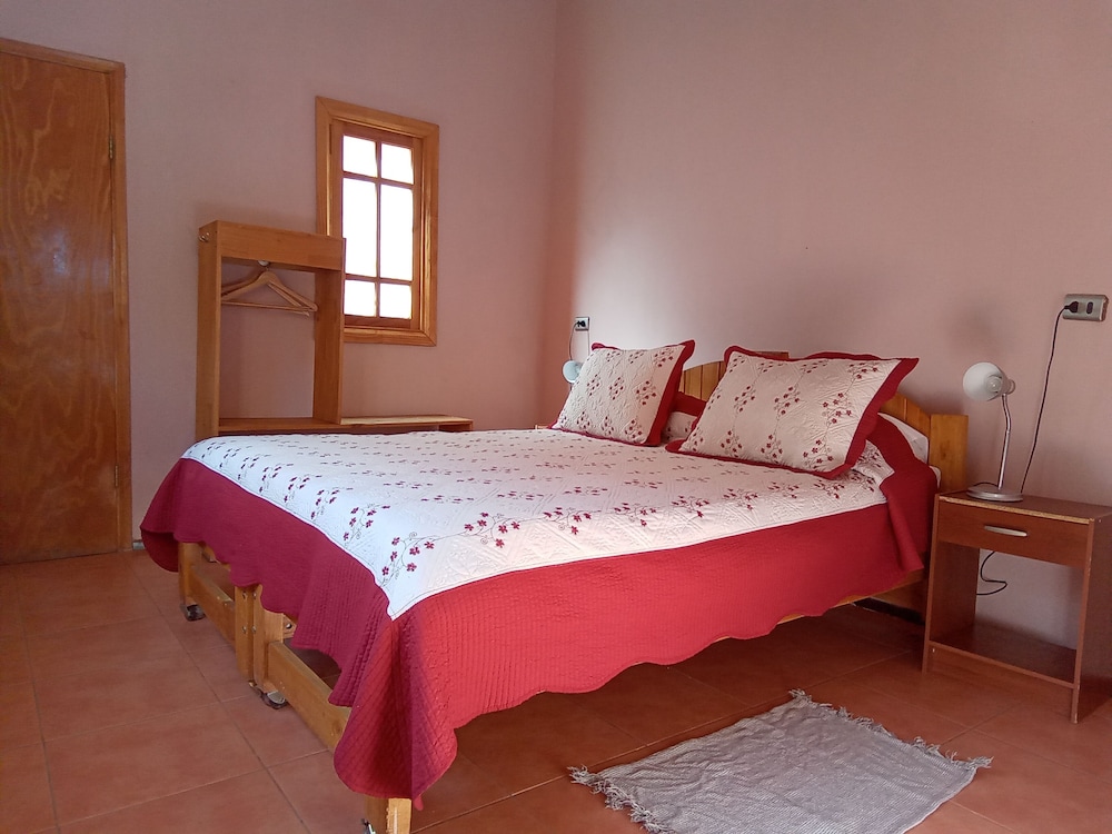 Superior Double Room, 1 King Bed, Private Bathroom, Poolside photo 2