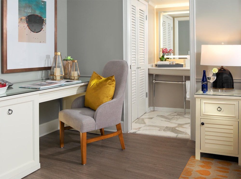 Premium Room, 1 King Bed, Beachfront (Gulf Tower) - Photo 4