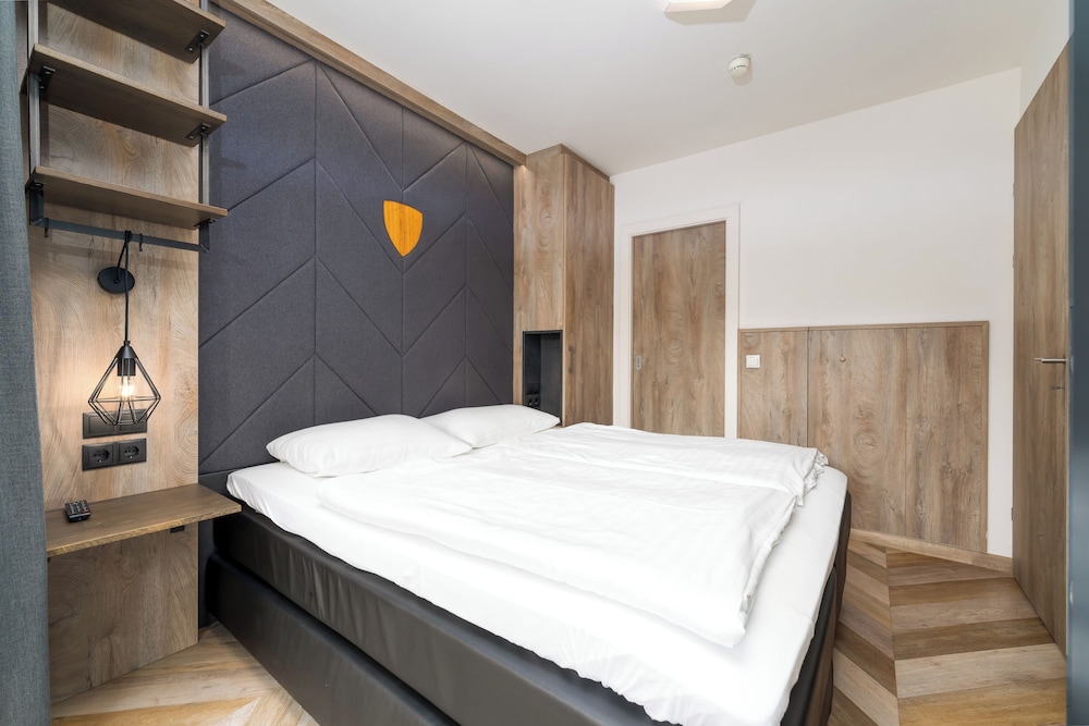Suite, 2 Bedrooms photo 3