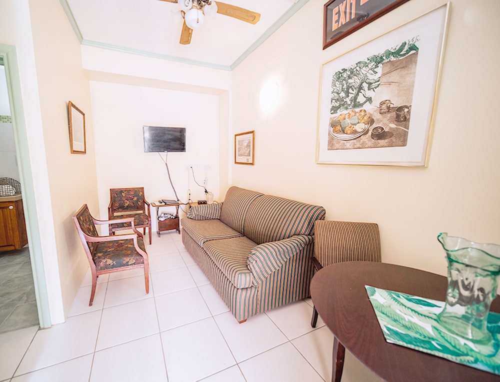 Classic Suite, 1 Queen Bed with Sofa bed, Patio, Mountain View photo 3