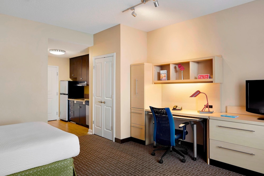 Executive Suite, 1 Queen Bed with Sofa bed photo 3