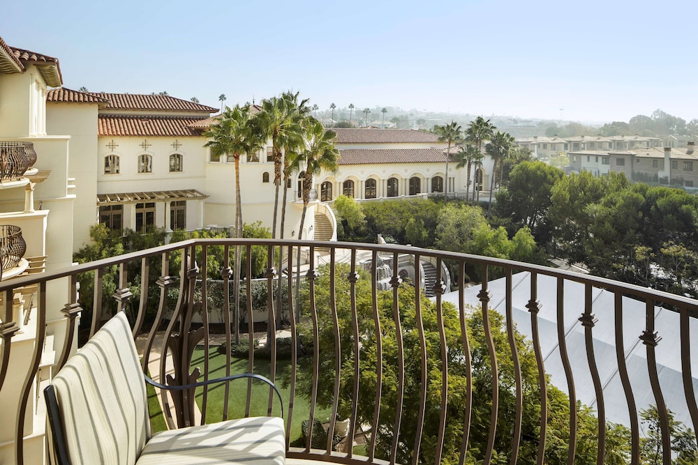 Room, 2 Queen Beds, Resort View - Photo 4