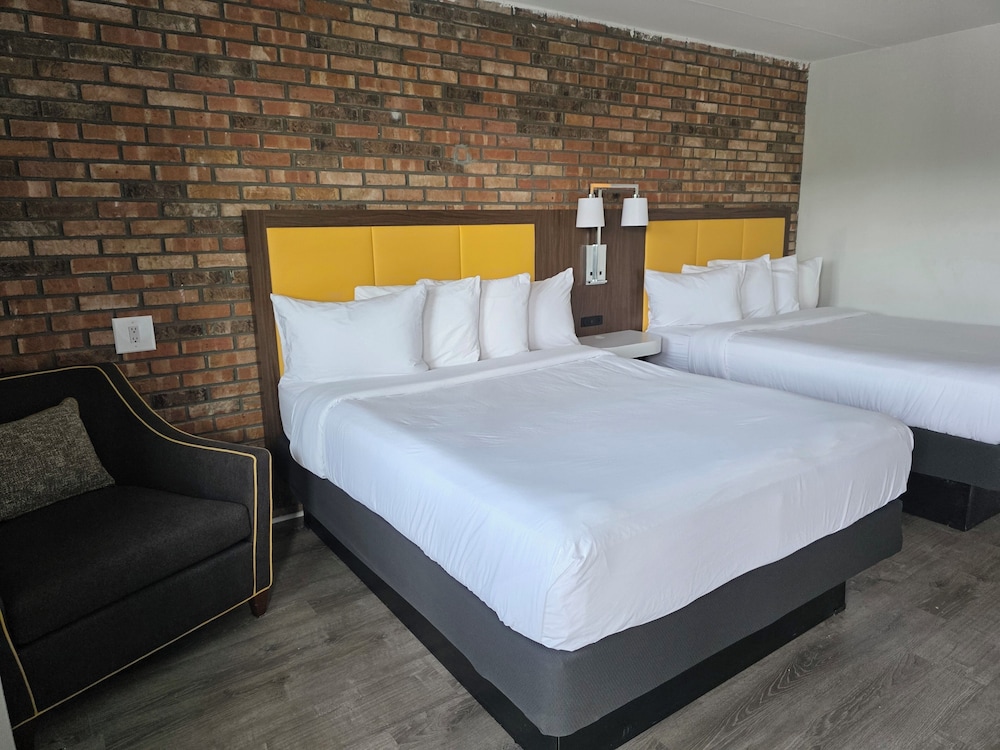 Suite, Two Queen Beds photo 3