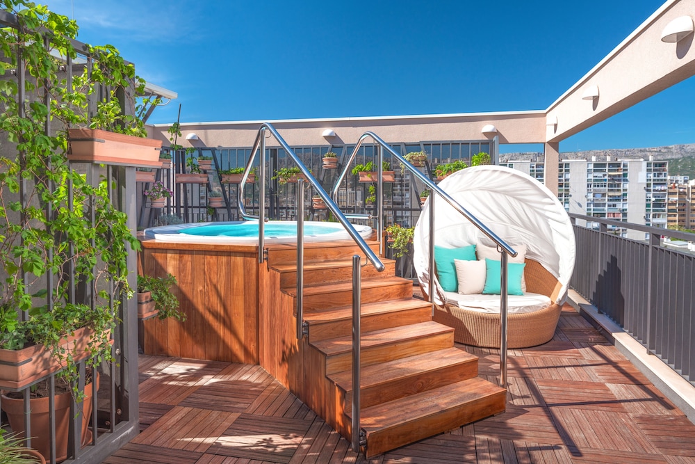 Standard Single Room, Balcony, City View photo 3