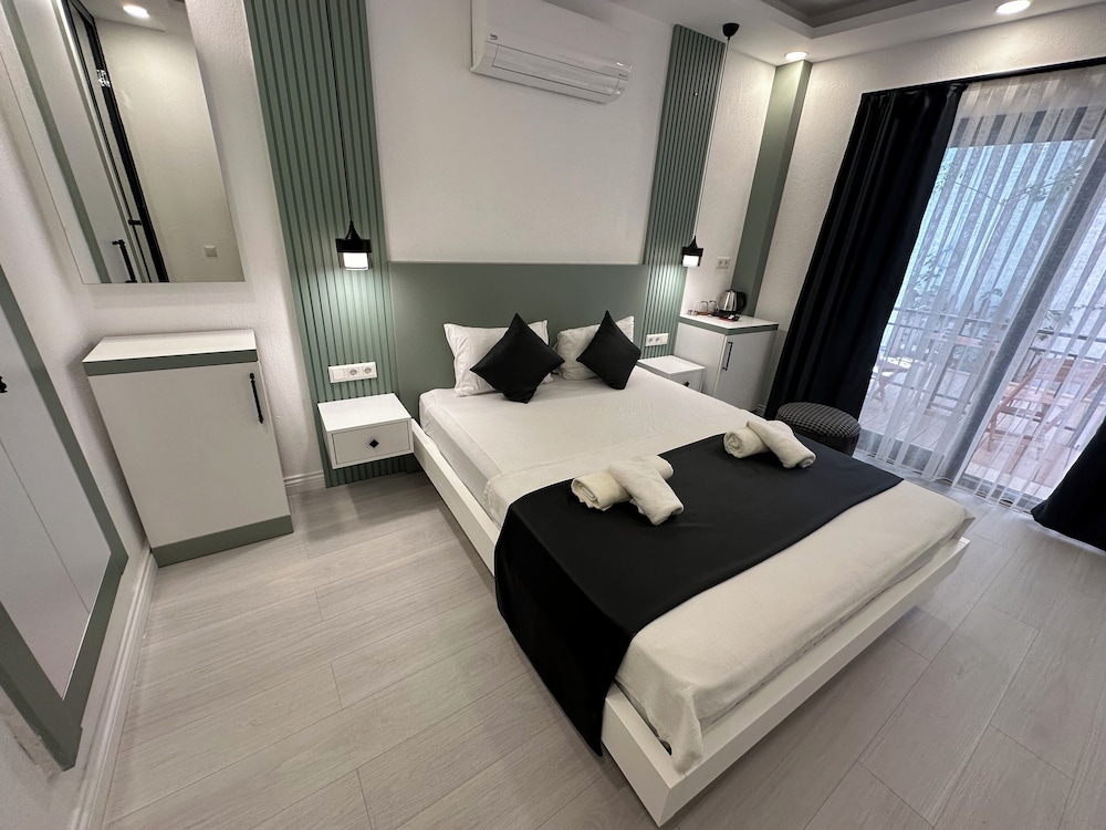Economy Room, 1 Queen Bed, Garden View, Ground Floor photo 3