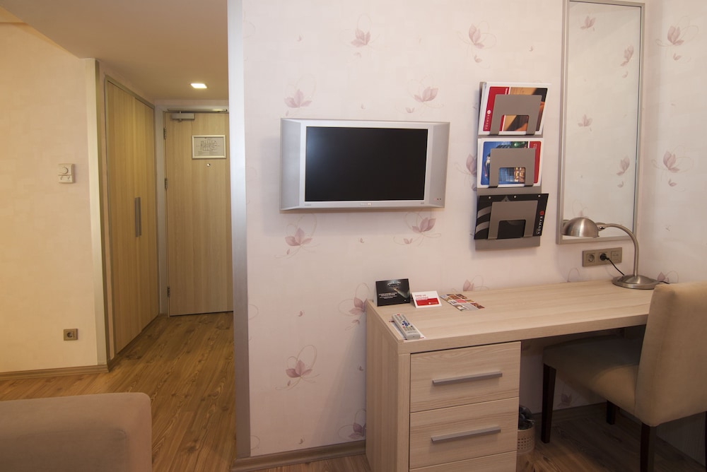 Suite, 1 Double Bed - Photo 8