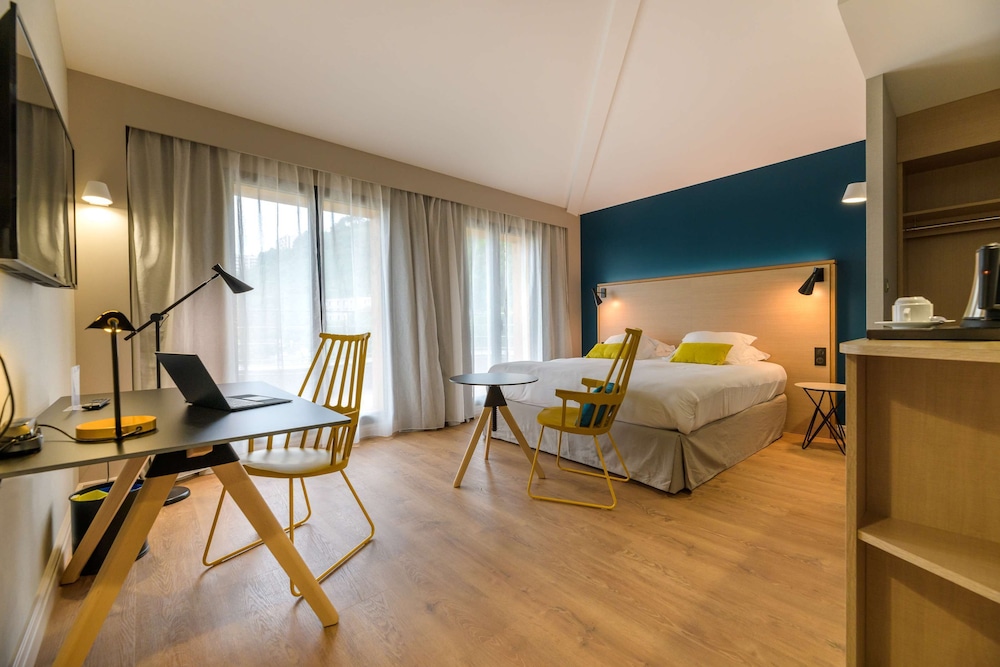 Superior Room, 1 King Bed, Non Smoking, Terrace - Photo 1