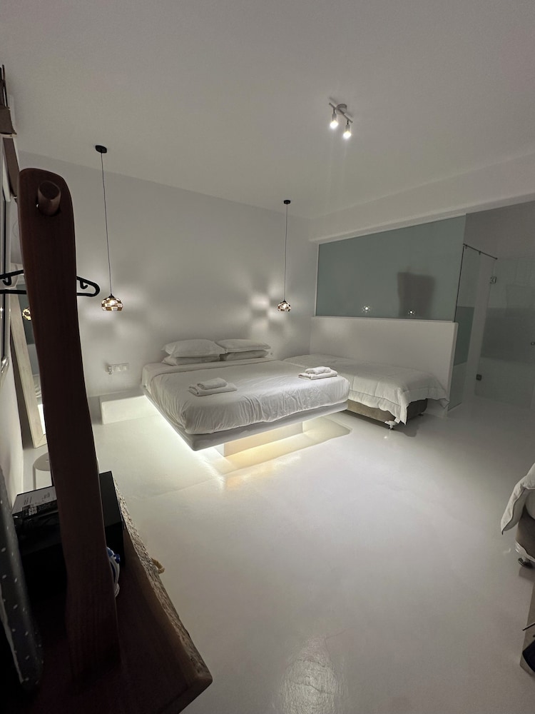 Budget Family Studio - Photo 1