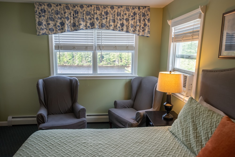 Room, 1 King Bed, River View photo 2