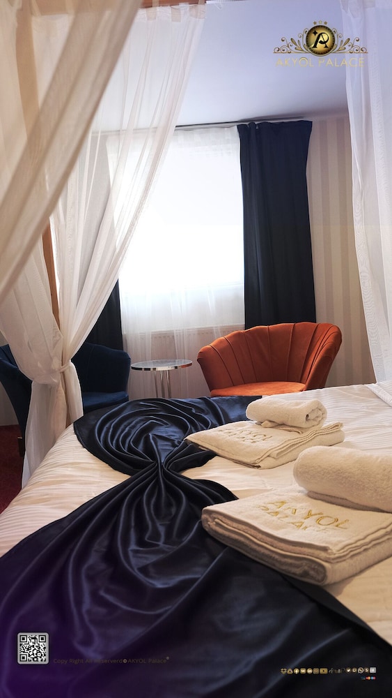 Deluxe Room - Photo 12