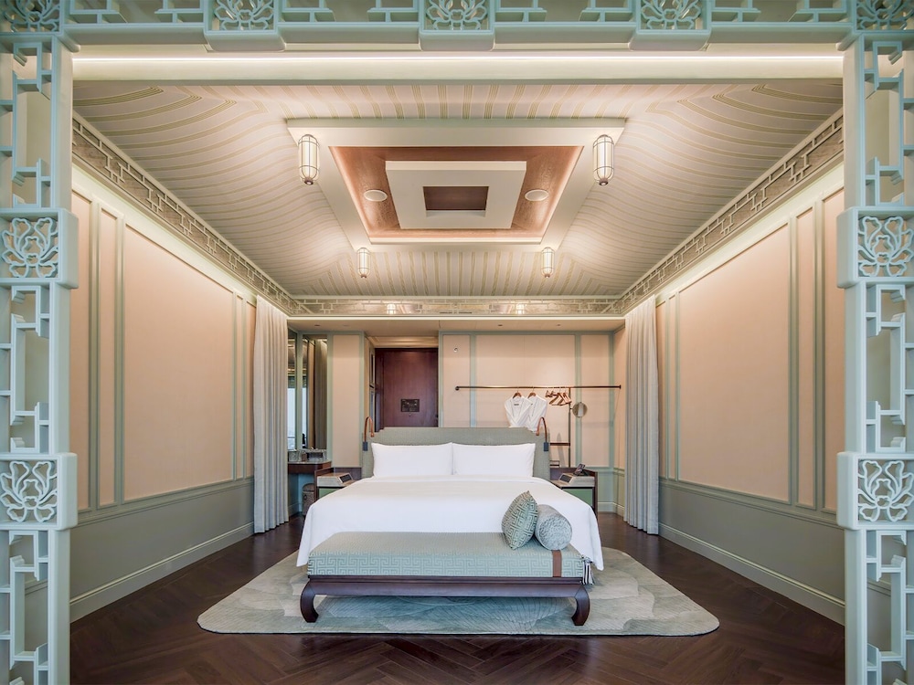 Romance Room, Garden View
