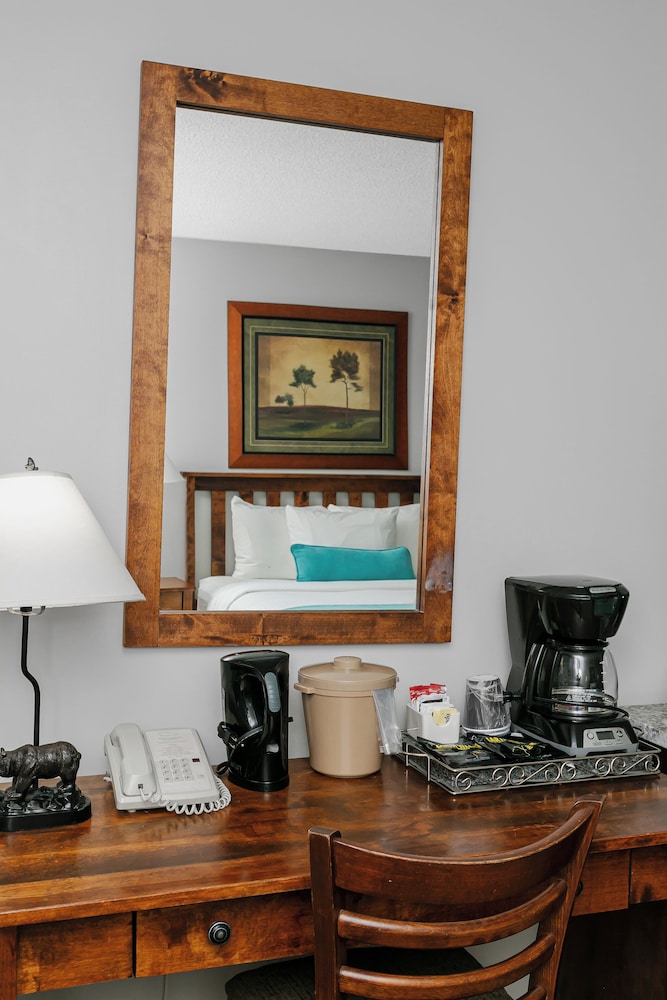 Family Suite, 1 King, 1 Queen, Kitchenette - Photo 5