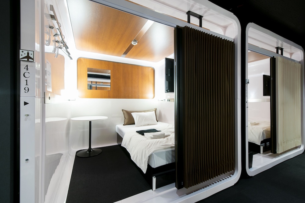 Female Only - First Class Cabin photo 1
