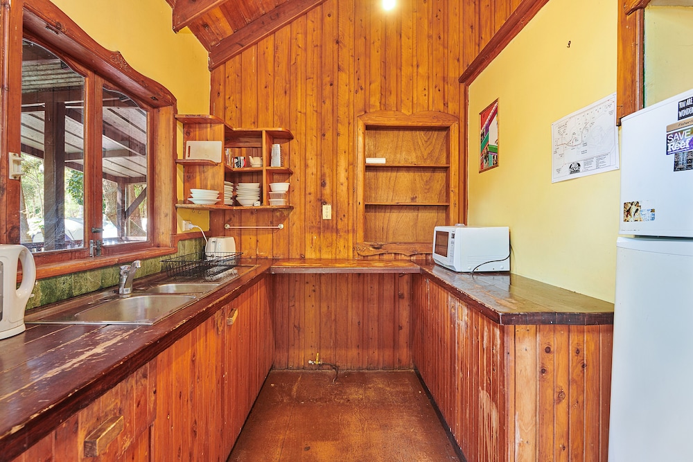10 Share Female Lakeside Cottage photo 3