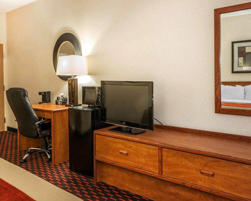 Standard Room, 2 Queen Beds - Photo 2