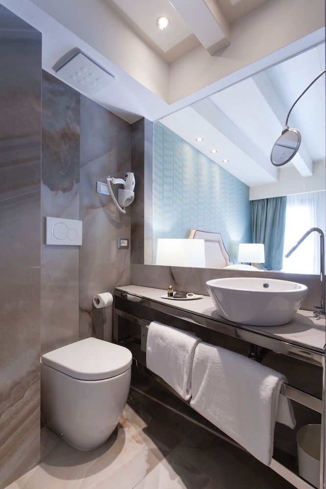 Triple Room (Charming - Internal View) thumbnail 6