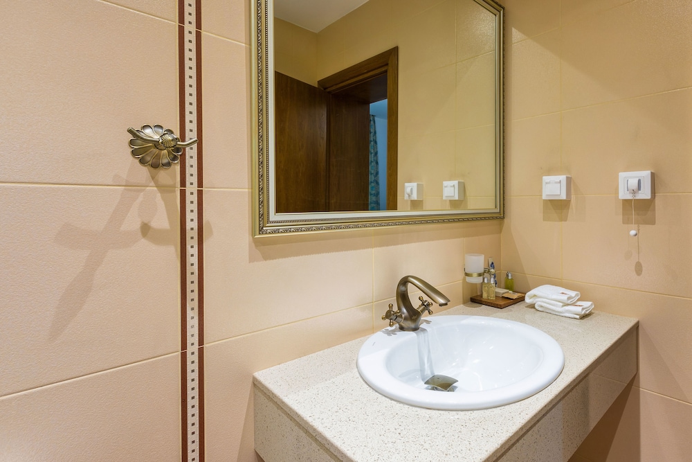 Standard Double Room - Photo 5