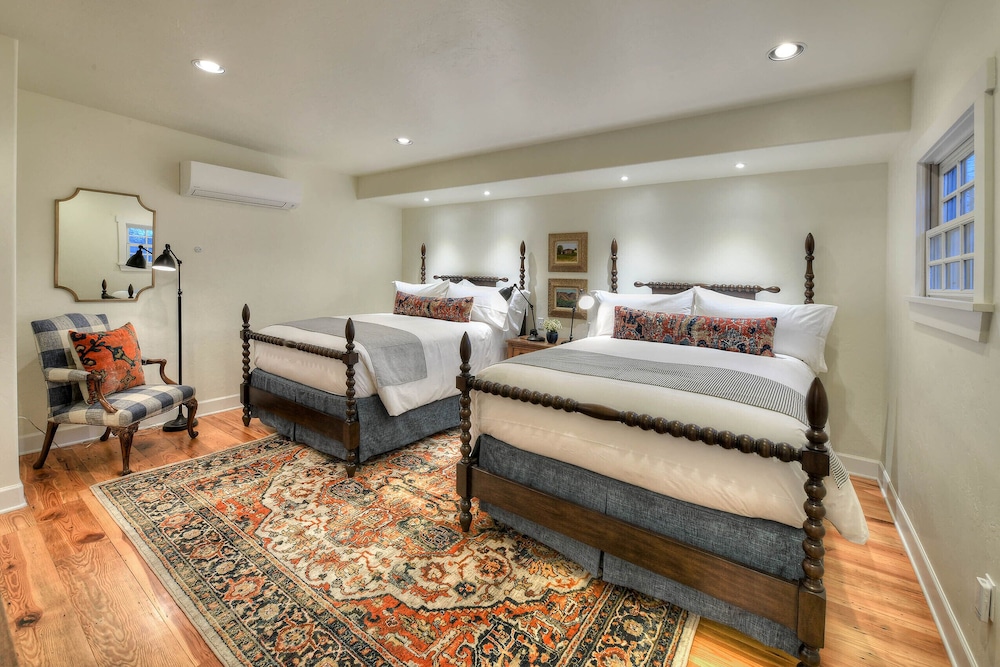 The Peter Rainsford Brady Room photo 3