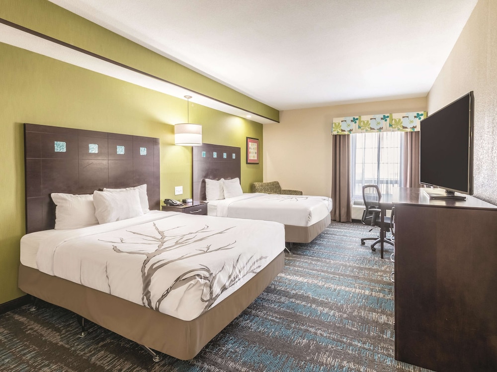Room, 2 Queen Beds, Non Smoking - Photo 4
