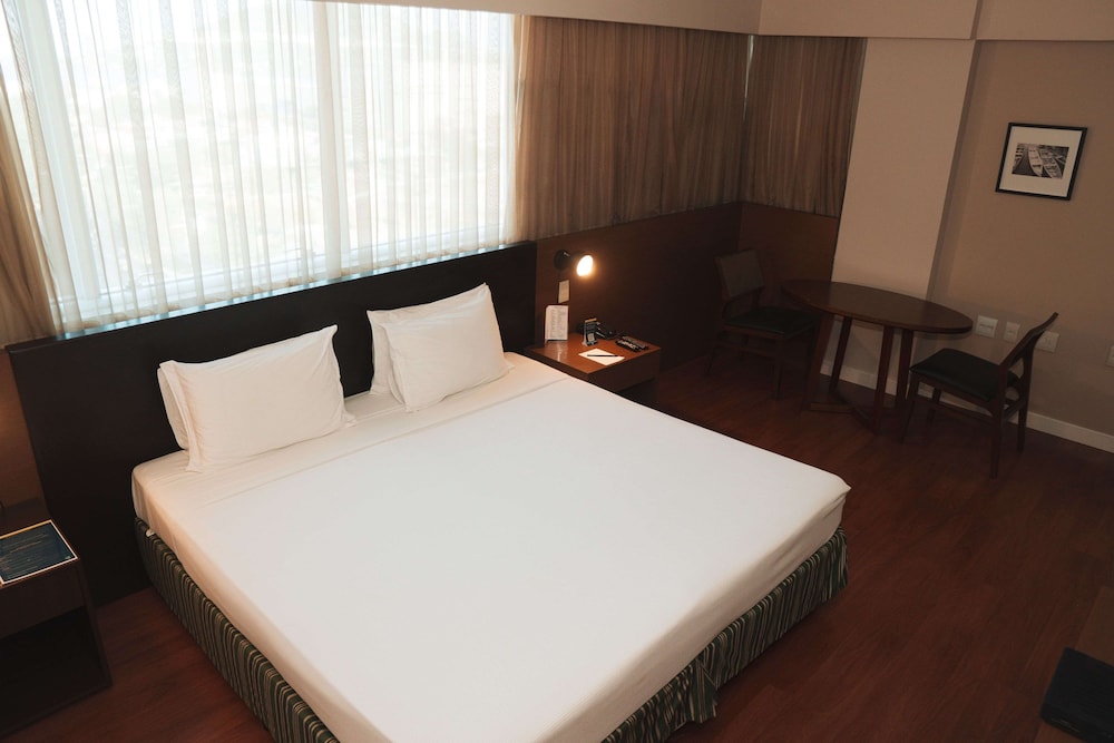 Deluxe Room, Multiple Beds, Sea View thumbnail 6