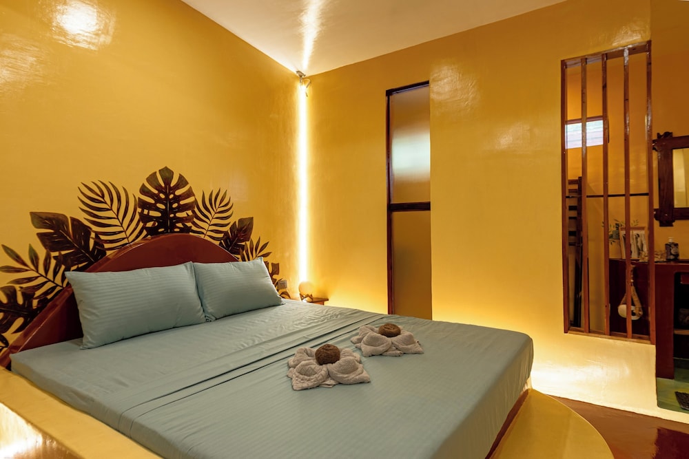 Standard Double Room, 1 King Bed, Air conditioning, Beachside photo 1