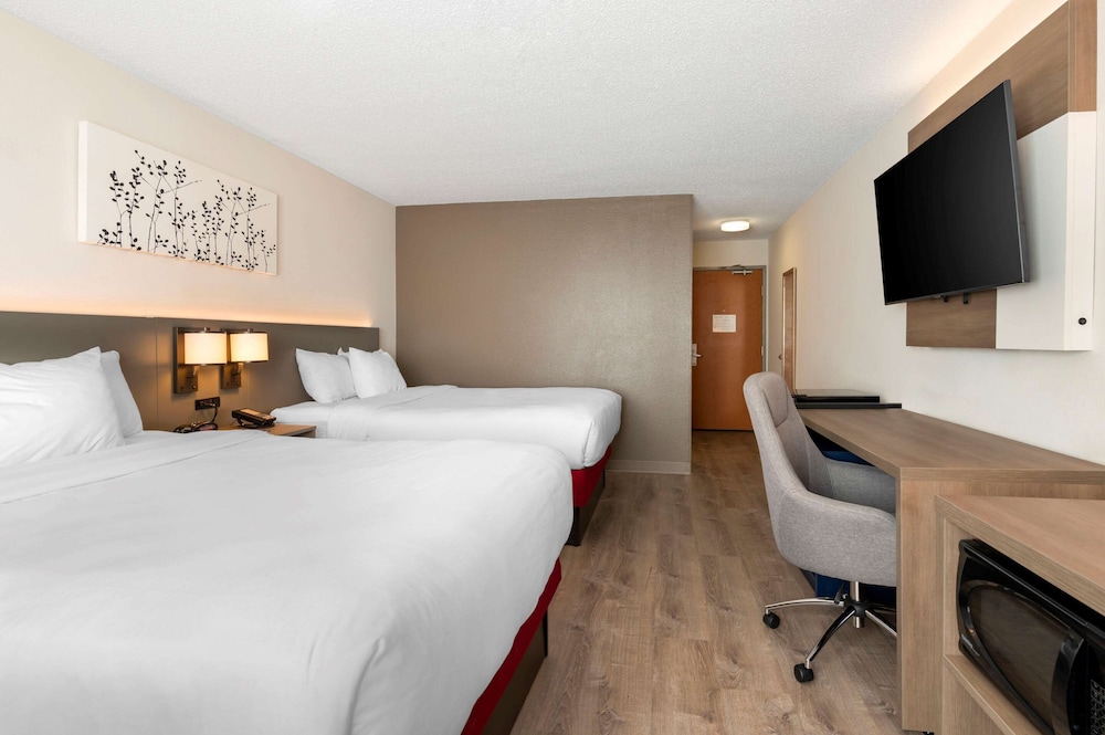Standard Room, 2 Queen Beds, Non Smoking - Photo 5
