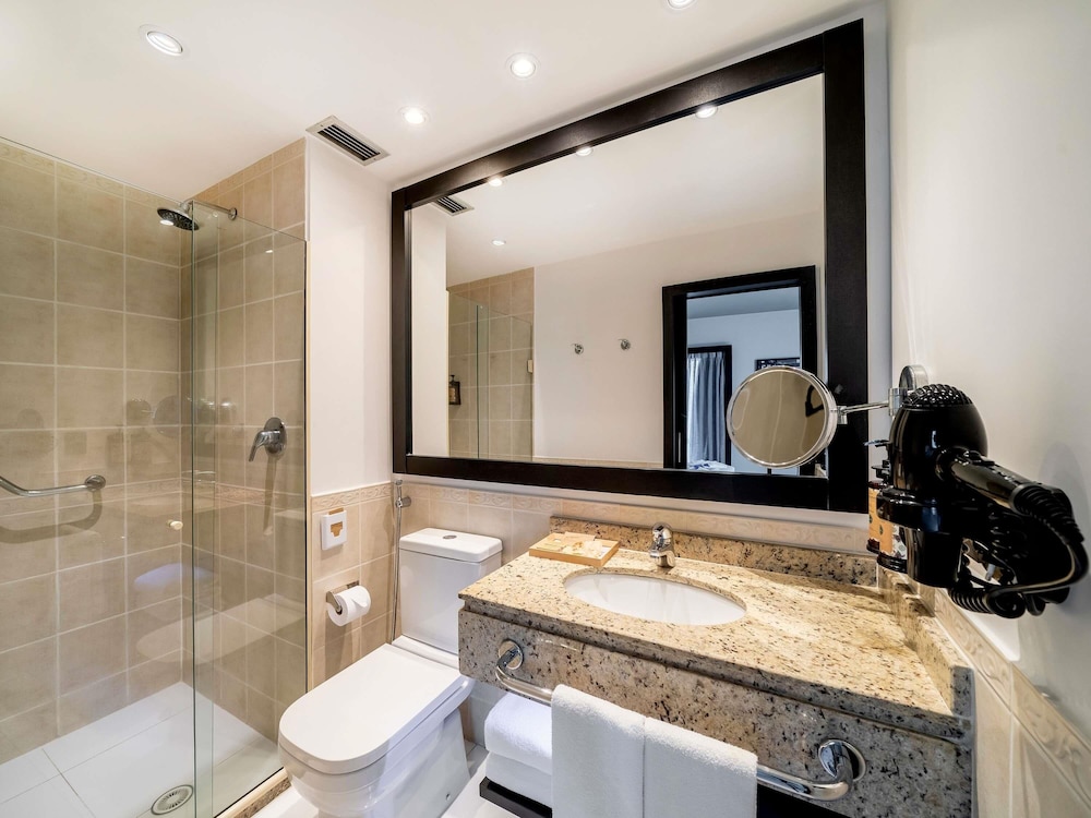 Superior Suite, 1 King Bed thumbnail 6