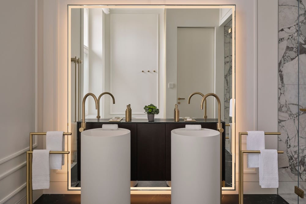 Signature Suite, 1 Bedroom - Photo 9