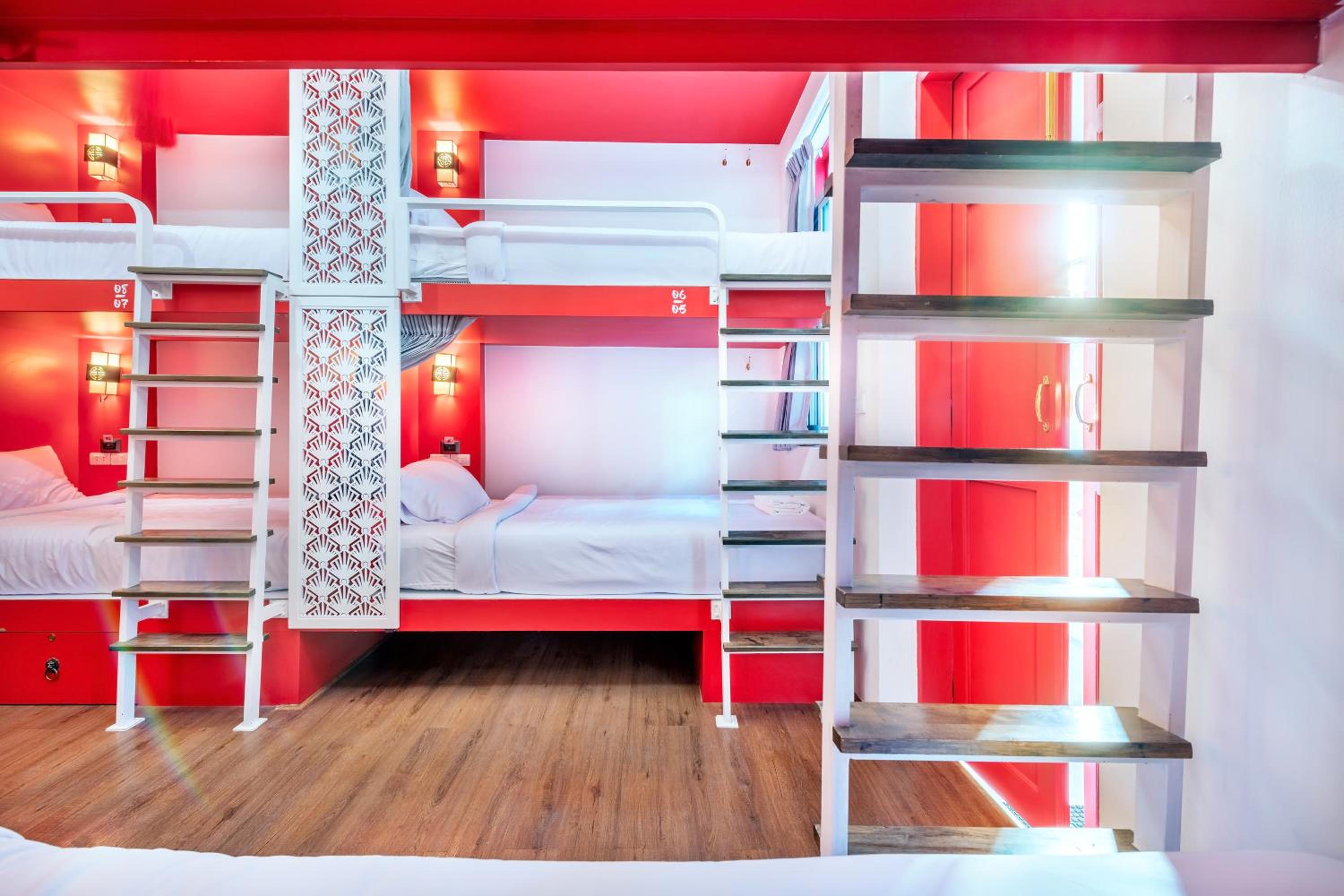 8-Bed Mixed Dormitory Room photo 2