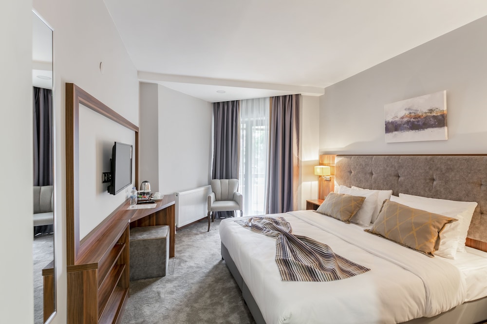 Standard Double or Twin Room, City View