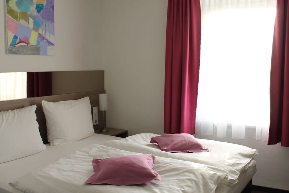 Basic Double Room, Non Smoking, Courtyard Area photo 3