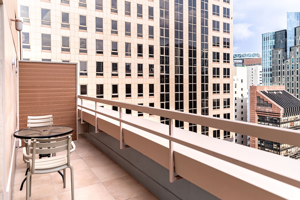 Premium Family Suite With Loft 1605 - Photo 6