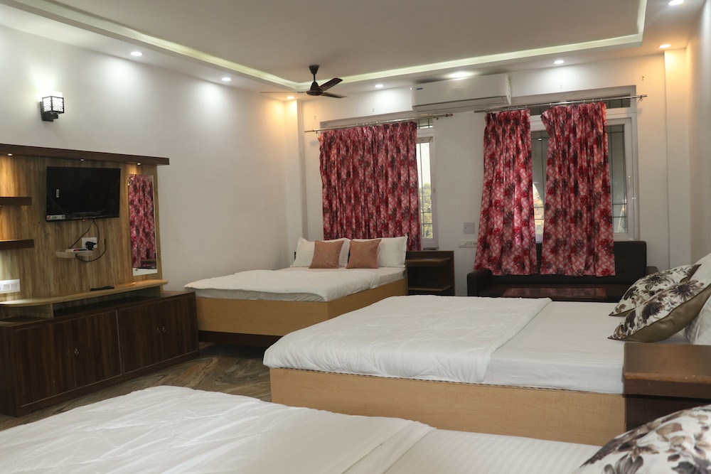 Luxury Triple Room, Balcony, City View