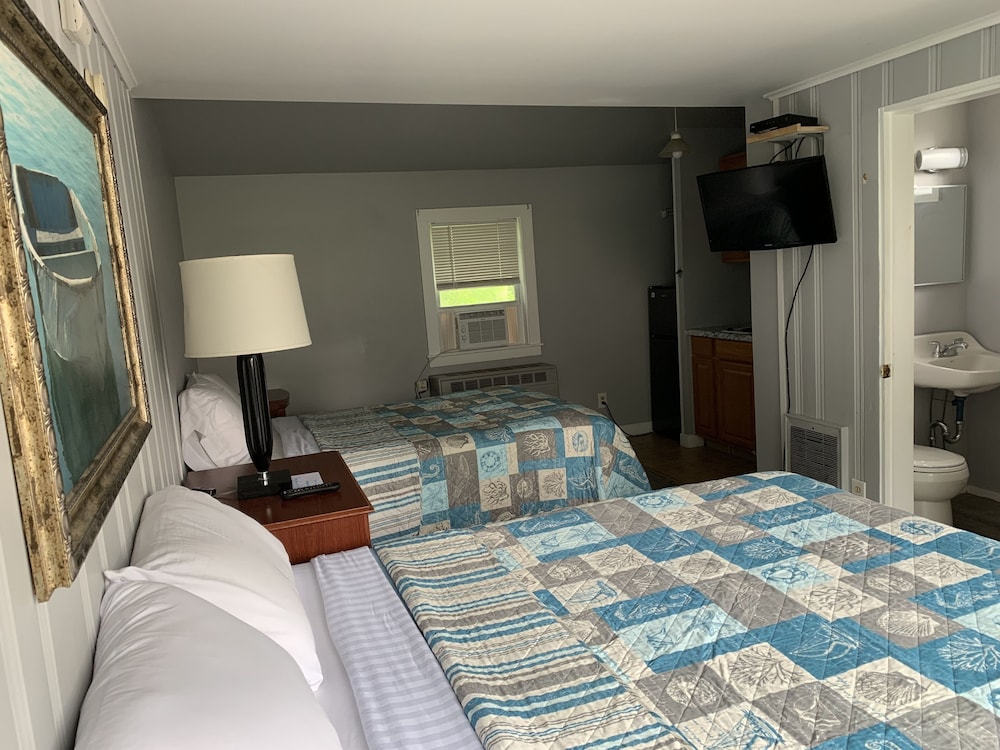 Basic Cabin, 2 Queen Beds, Kitchenette photo 2