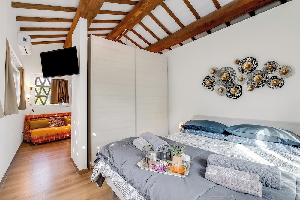 Family Apartment, Multiple Bedrooms (Cozy Apt inTypical Hayloft with) photo 3